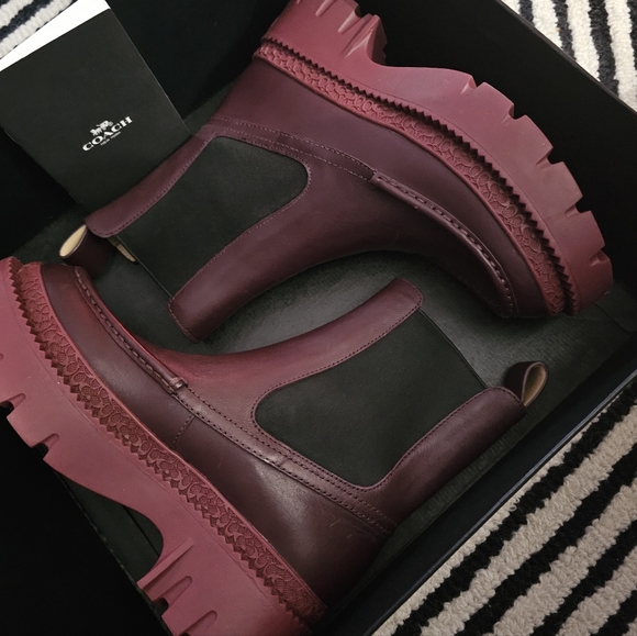 ***NEW with Box*** COACH Joey Boots. Dark Cranberry color. Size 5 - Picture 3 of 7